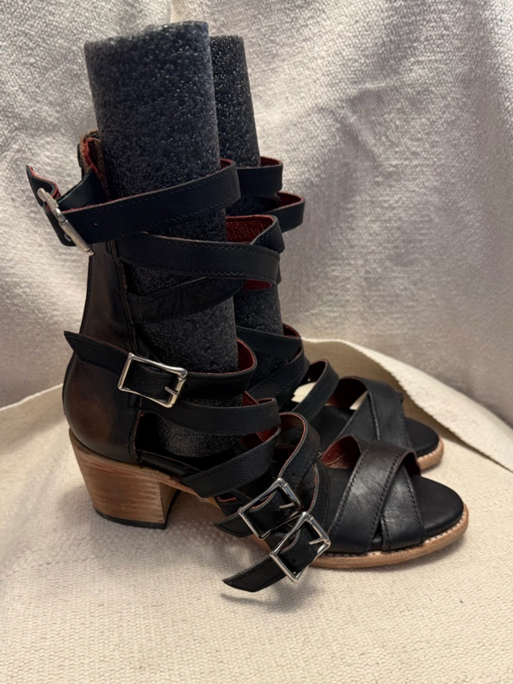 Freebird Cozumel Black Strappy Buckle Block Heel Sandals - size 9
